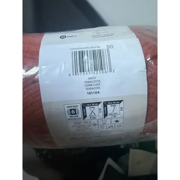 Bernat Baby Blanket Terracotta 100% Polyester 220 Yards - Picture 3 of 3